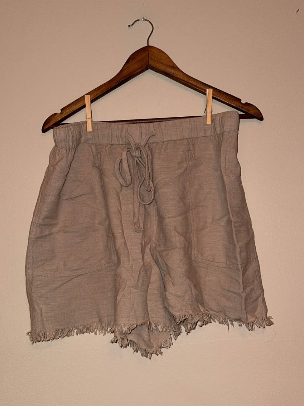 Casual Drawstring Frayed-Hem Women's Shorts - Taupe